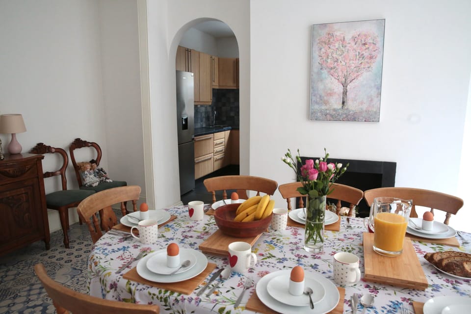 Family House, Multiple Beds, Partial Ocean View, Courtyard Area | In-room dining