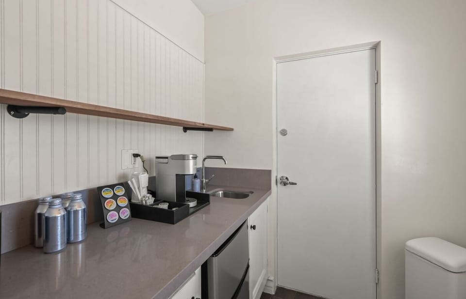 Junior Suite, 1 King Bed (Bayside) | Living area | 60-inch LCD TV with cable channels, TV, table tennis