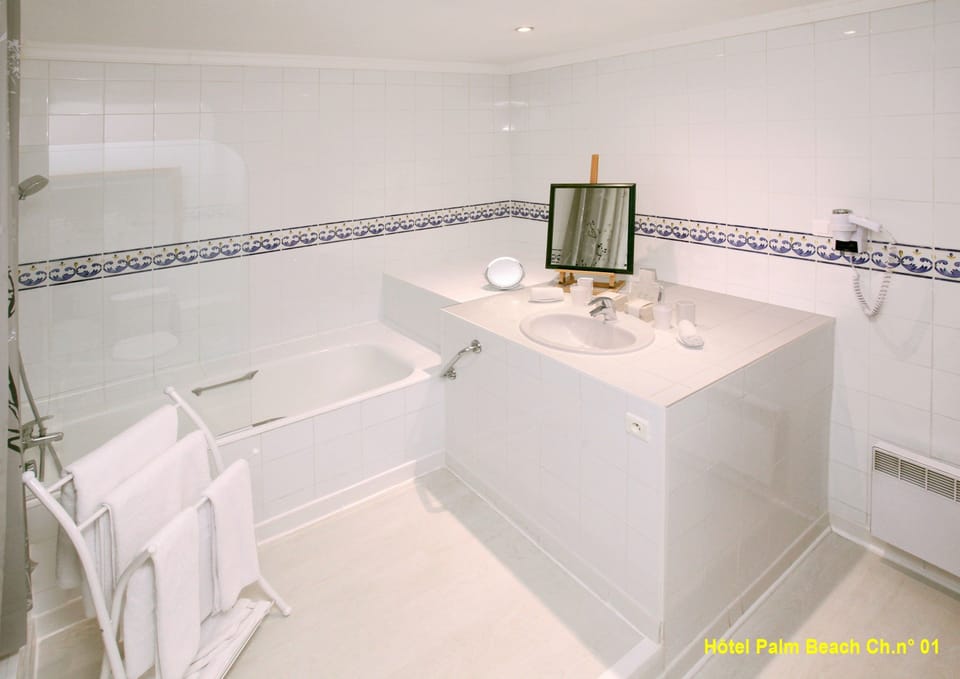 Premium Room, Balcony | 1 bedroom, in-room safe, desk, soundproofing