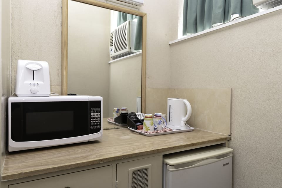 Double Room | Private kitchenette | Fridge, coffee/tea maker
