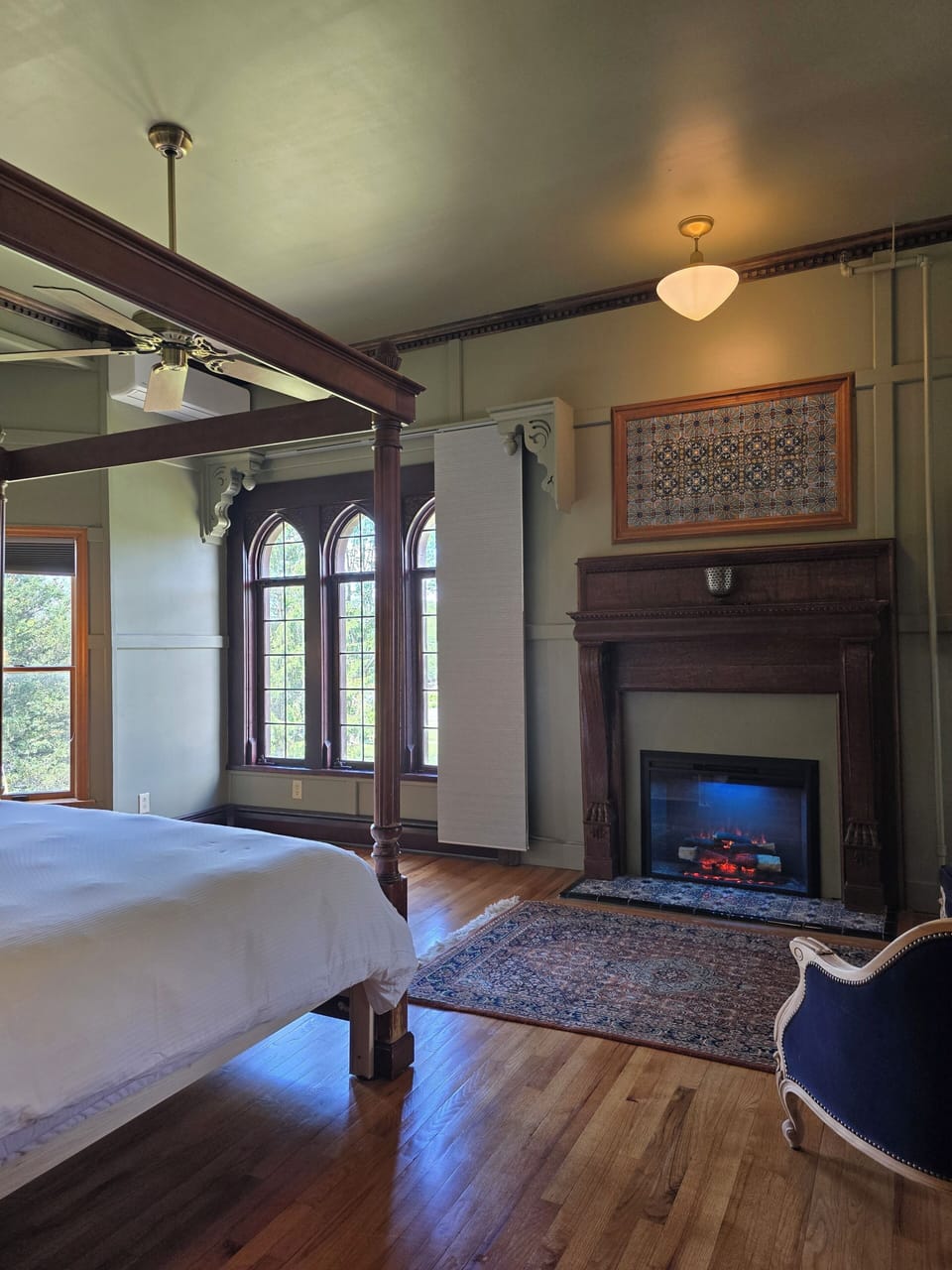 Room 3 | Premium bedding, down comforters, desk, laptop workspace