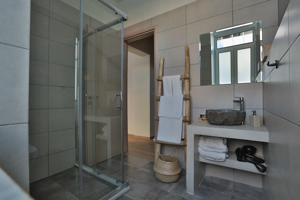 Double Room, Terrace, City View (Allegra) | Bathroom | Shower, free toiletries, hair dryer, towels