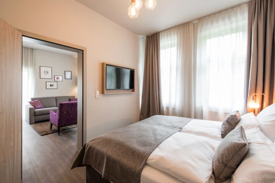 Junior Suite | 1 bedroom, in-room safe, individually decorated, desk