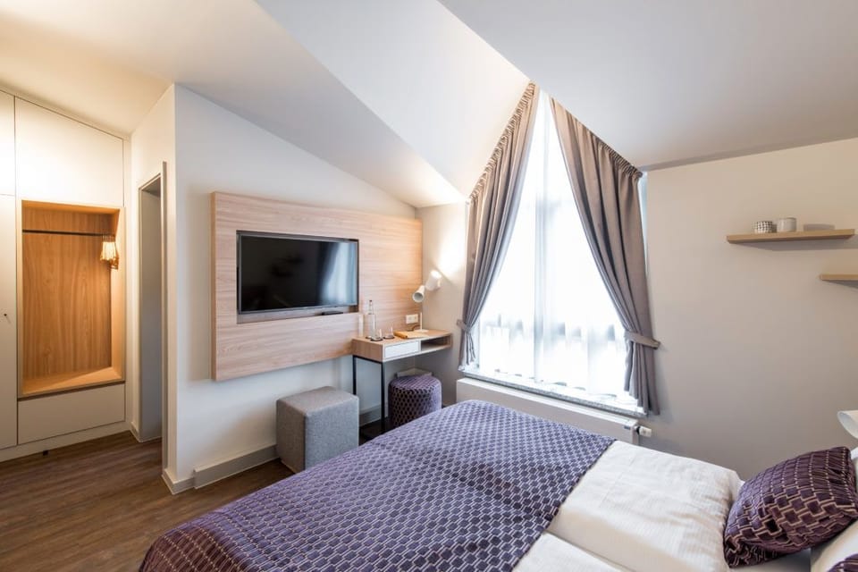 1 bedroom, in-room safe, individually decorated, desk