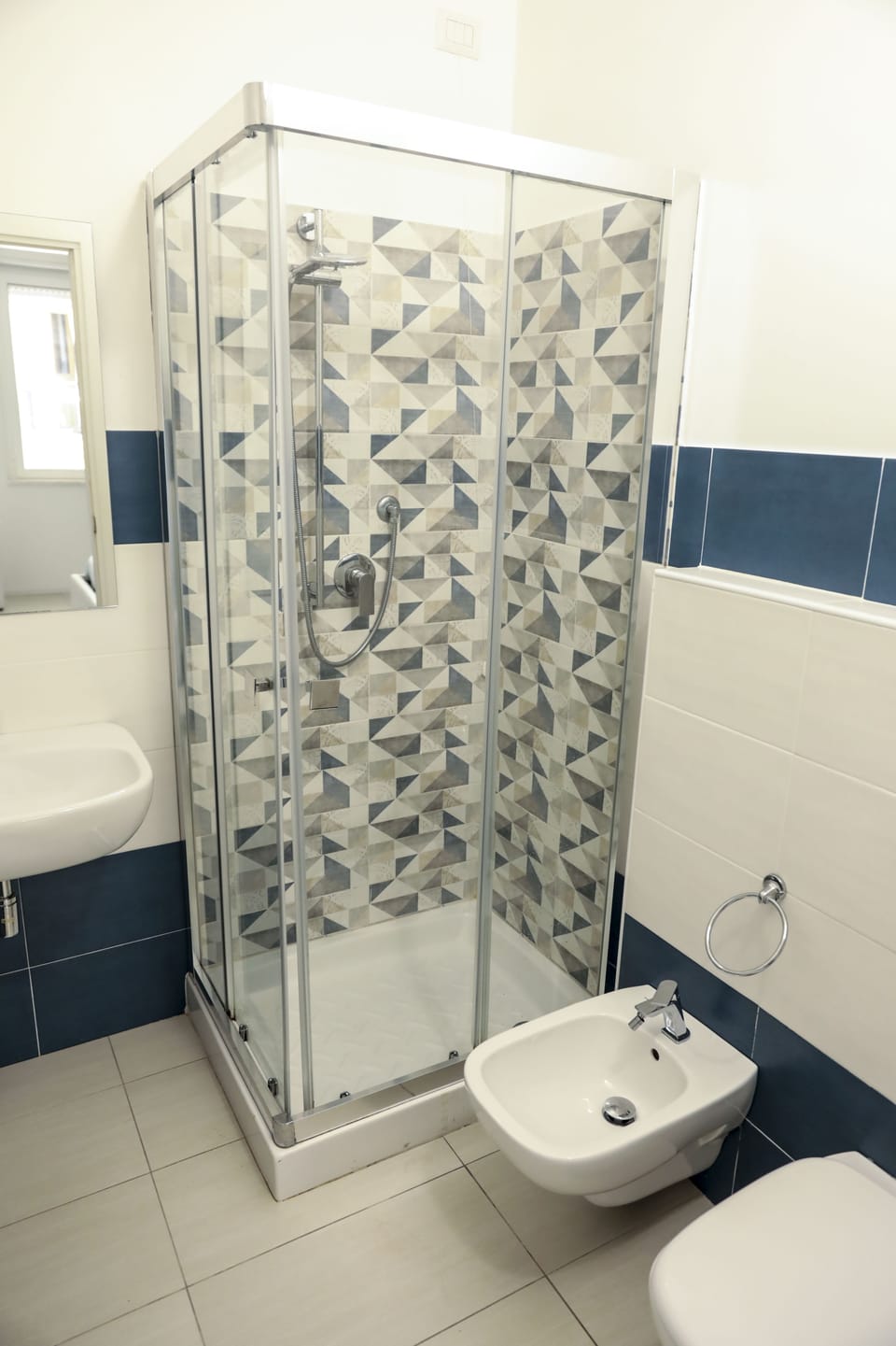 Deluxe Double Room | Bathroom | Shower, rainfall showerhead, hair dryer, bidet
