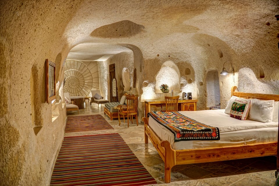 Executive Cave Suite | Premium bedding, minibar, in-room safe, individually decorated