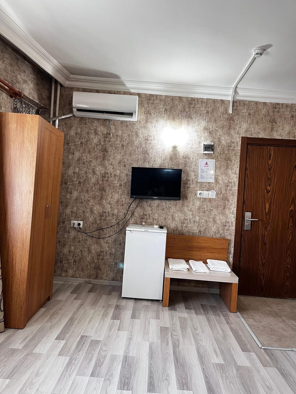 Standard Double Room, 1 Double Bed | Iron/ironing board, free WiFi, bed sheets