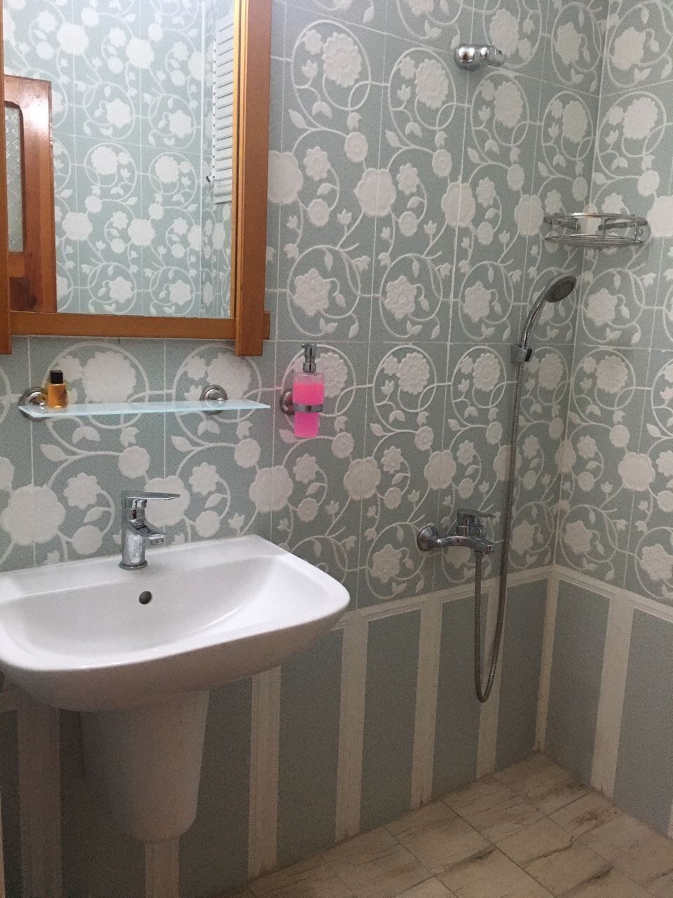 Triple Room, Garden View | Bathroom | Shower, rainfall showerhead, free toiletries, soap
