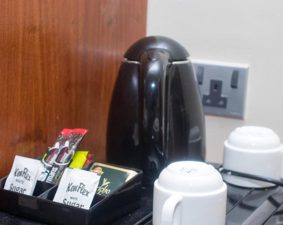 Coffee/tea maker, electric kettle
