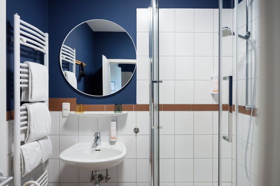 Comfort Double Room, Sea View | Bathroom | Hair dryer, towels