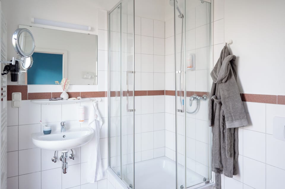 Standard Double Room, Sea View | Bathroom | Hair dryer, towels