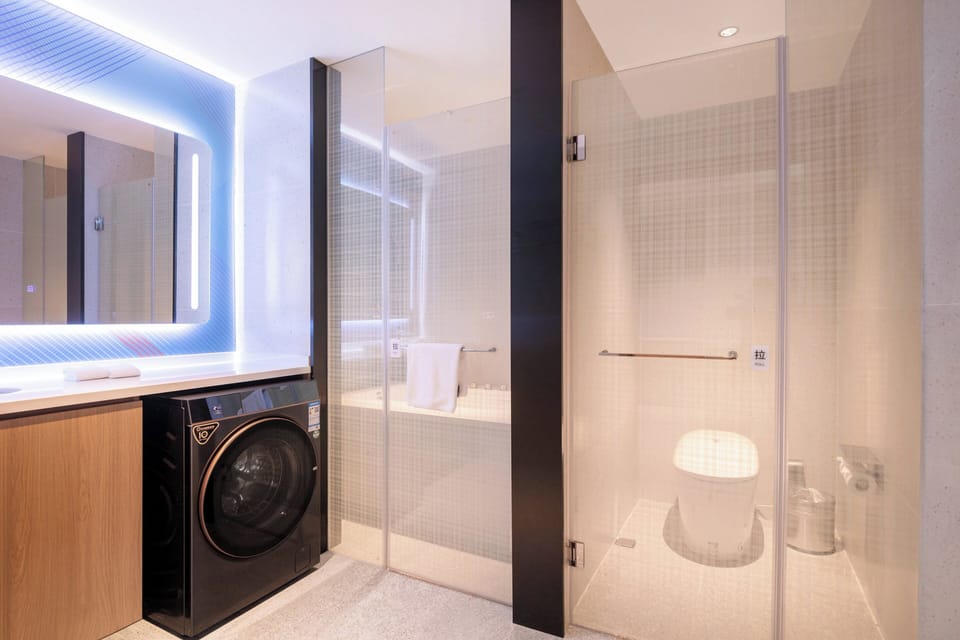 1 Bedroom Suite | Bathroom | Shower, free toiletries, hair dryer, slippers