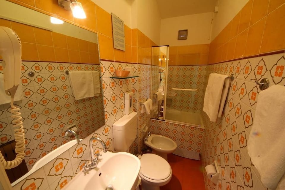 Comfort Room | Bathroom | Shower, free toiletries, hair dryer, bidet