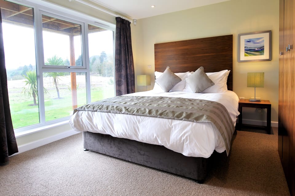 In-room safe, iron/ironing board, free WiFi, bed sheets