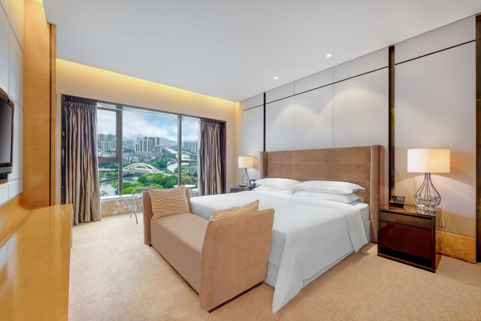 Junior Suite, 1 Bedroom, Smoking | 1 bedroom, premium bedding, minibar (some free items), in-room safe