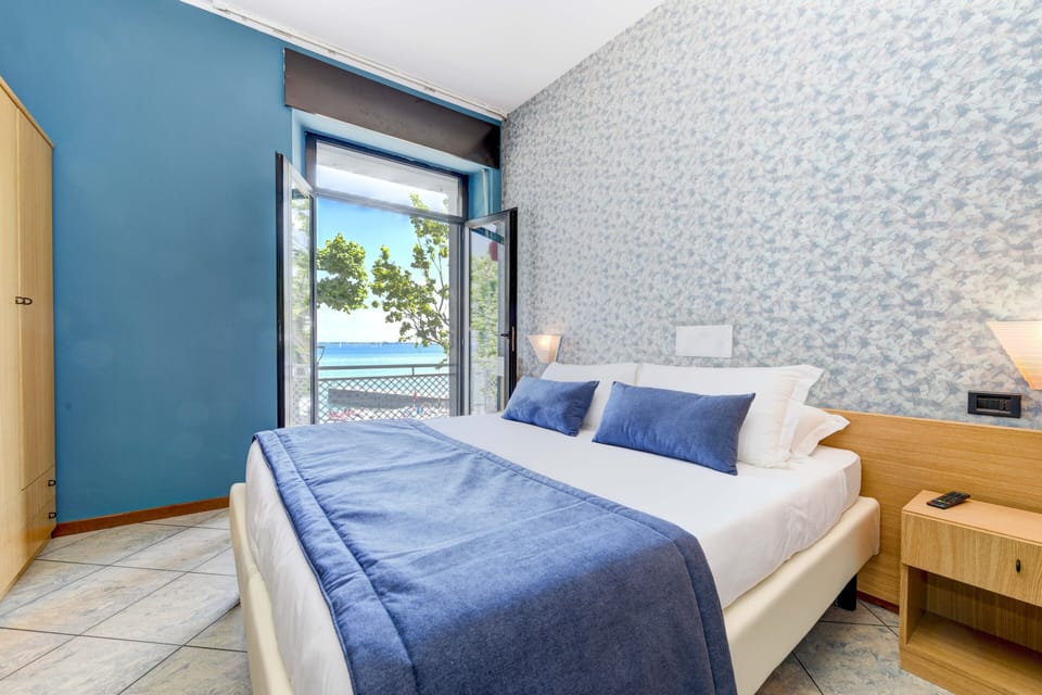 Superior Double Room, Balcony, Lake View | Hypo-allergenic bedding, pillowtop beds, minibar, in-room safe