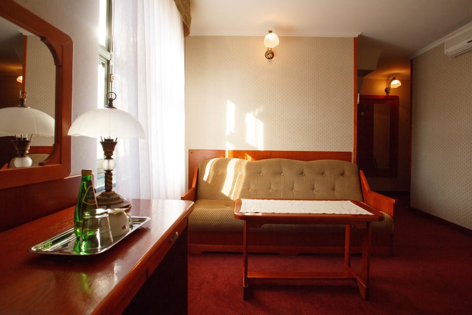 Single Room | In-room safe, cribs/infant beds, rollaway beds, free WiFi