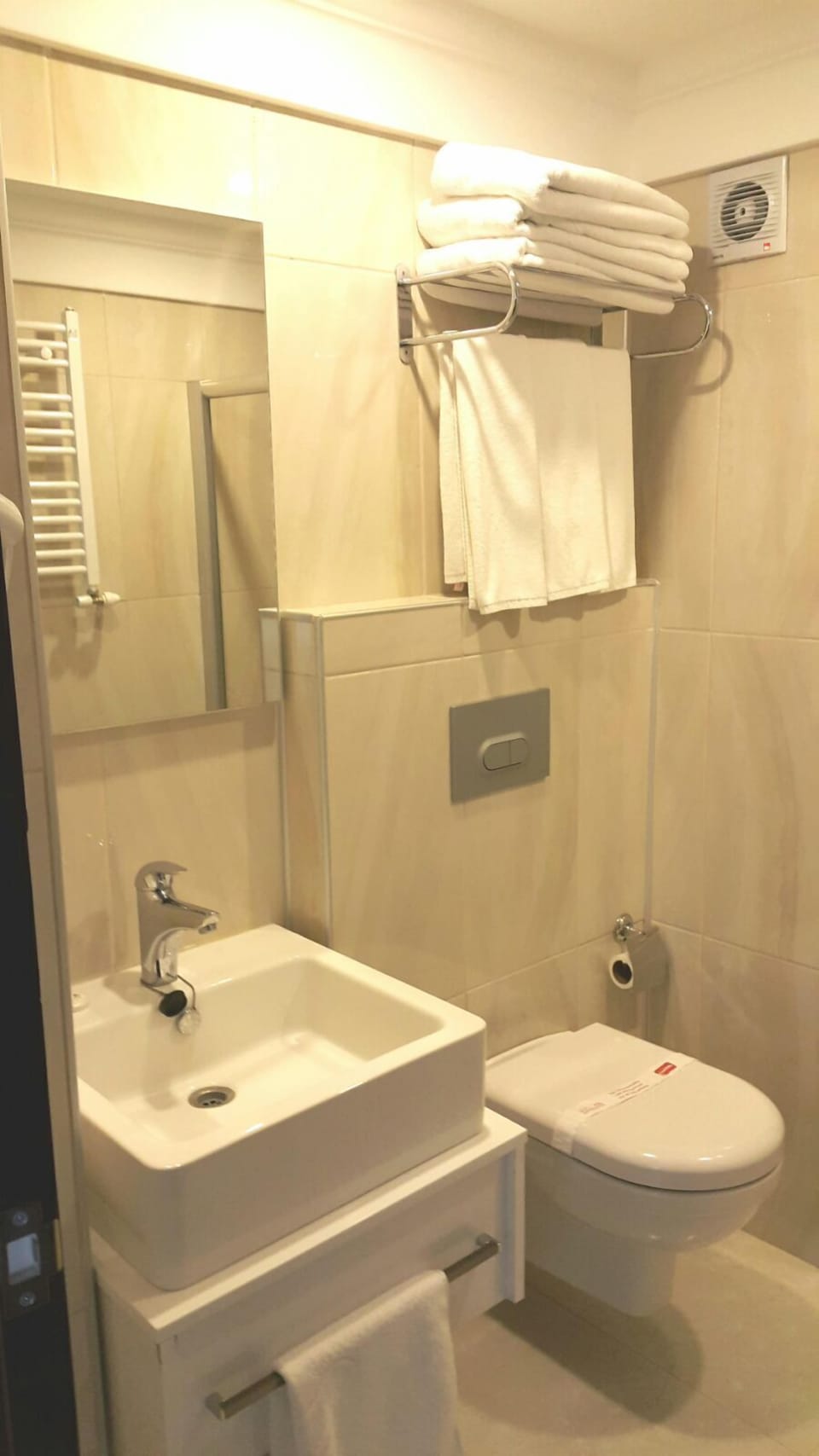 Shower, free toiletries, towels