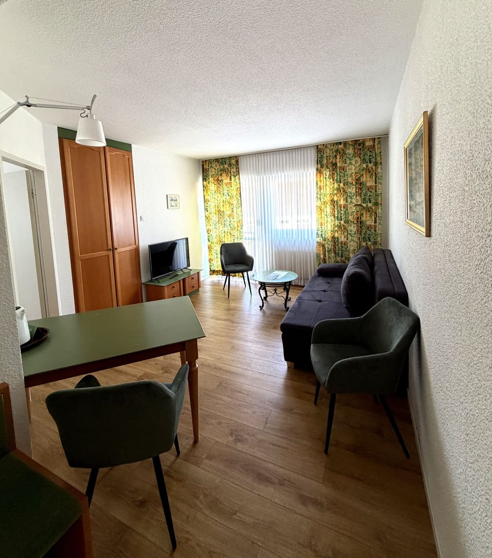Suite | In-room safe, desk, laptop workspace, soundproofing