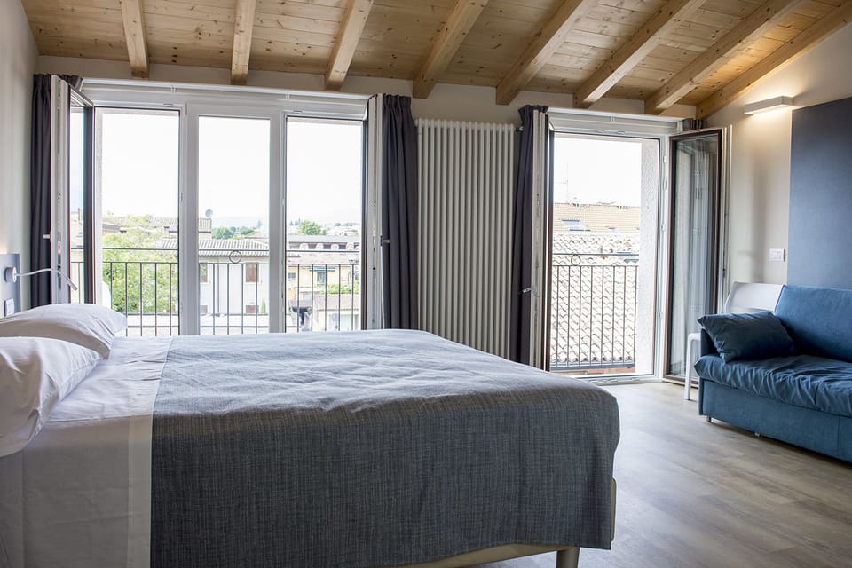 Superior Double Room | In-room safe, desk, soundproofing, free WiFi