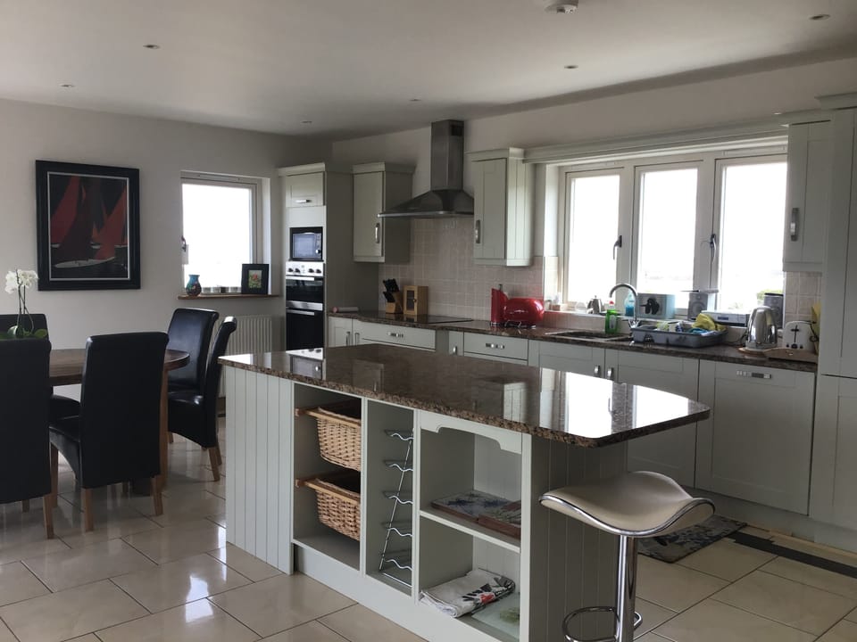 House | Private kitchen | Fridge, microwave, oven, stovetop