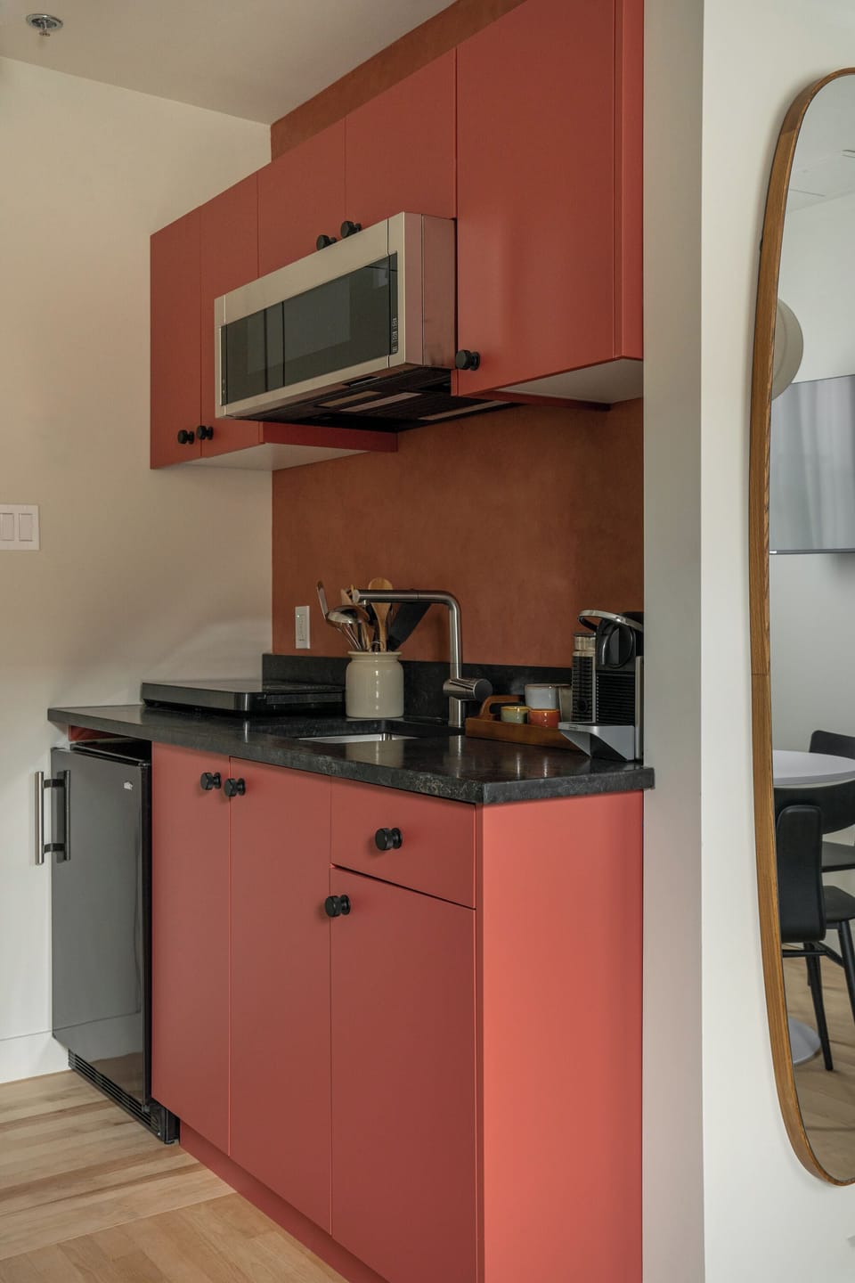 Room 401 (stairs only) | Private kitchen | Espresso maker, coffee/tea maker, electric kettle