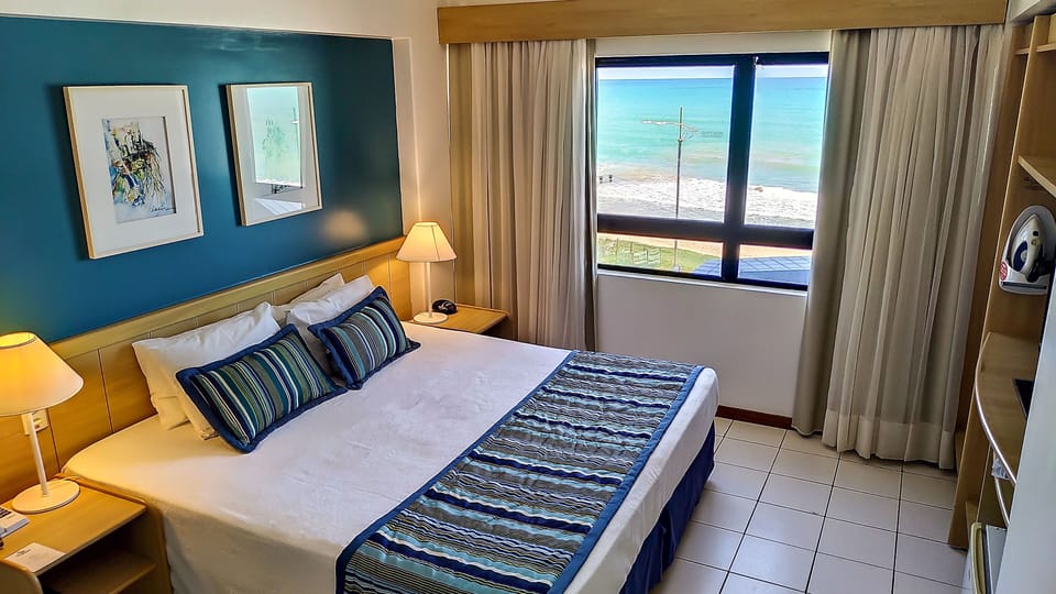 Superluxo Duplo Casal - Vista Mar | In-room safe, desk, laptop workspace, blackout drapes