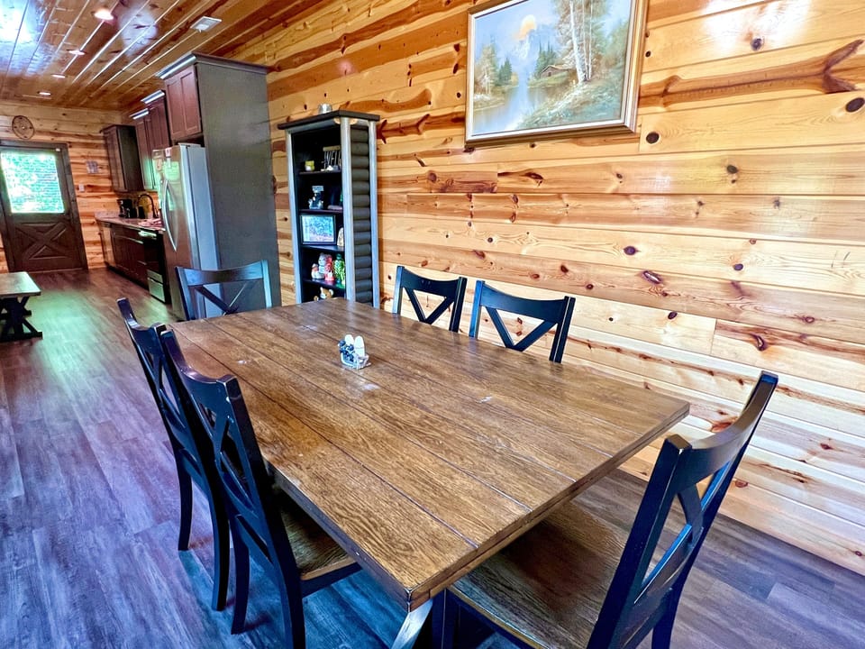 Cabin, 2 Bedrooms | Dining