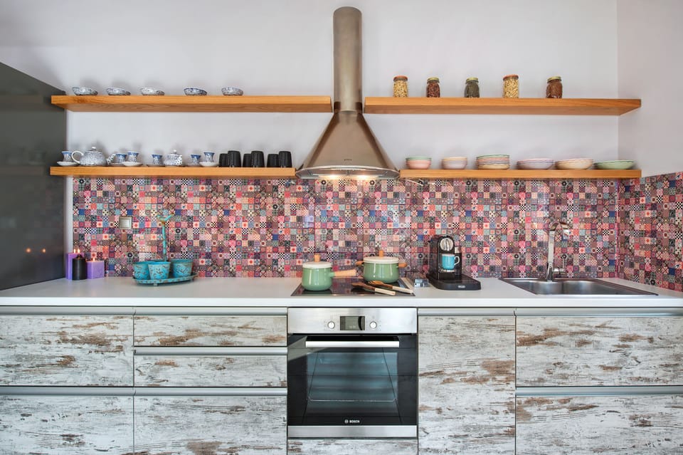 Classic House | Private kitchen | Full-size fridge, microwave, oven, stovetop