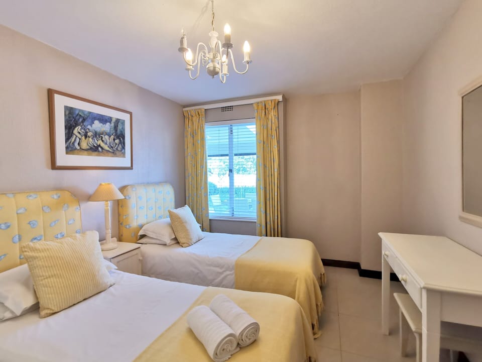 Comfort Townhome, 4 Bedrooms, River View | 4 bedrooms, iron/ironing board, free WiFi, bed sheets