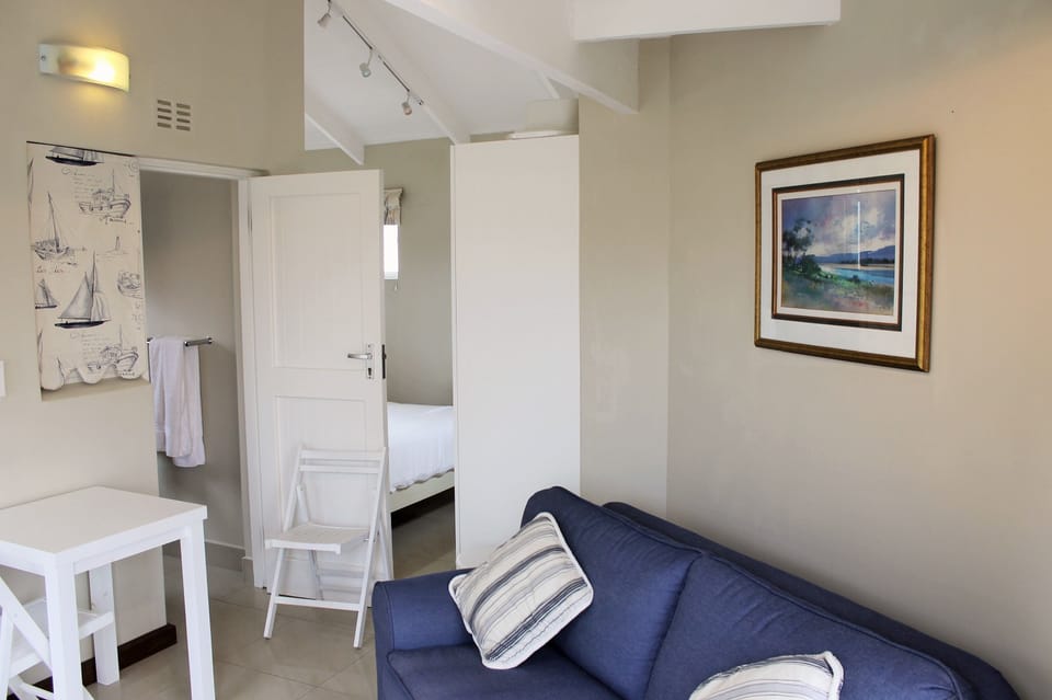 Basic Studio | Living area | 32-inch flat-screen TV with satellite channels, TV