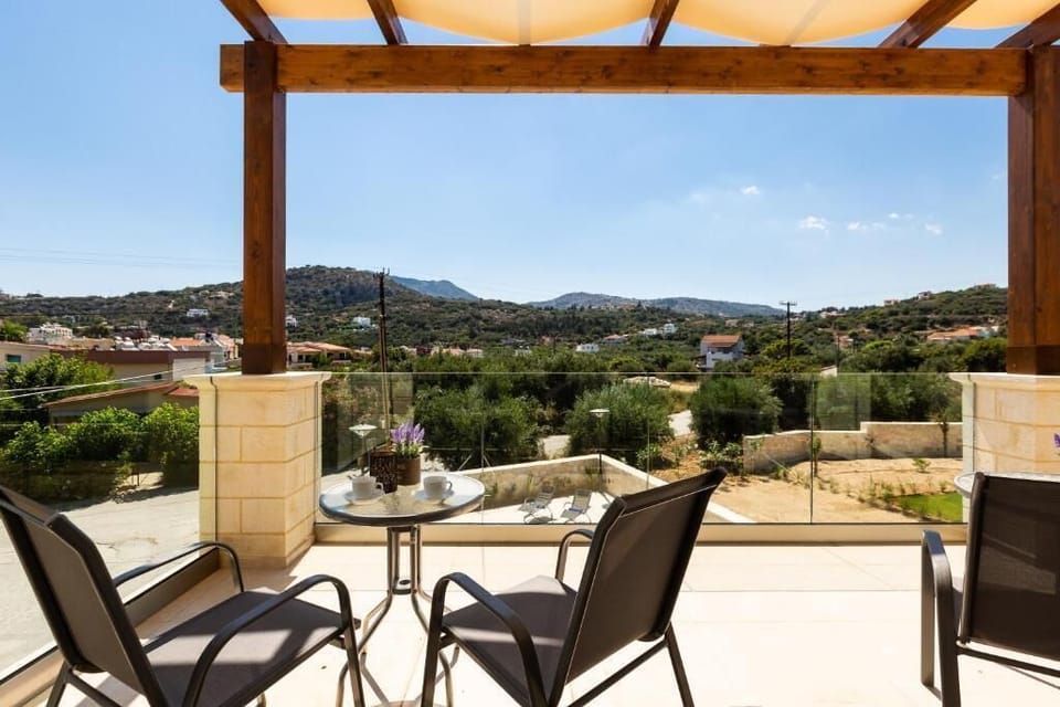Comfort Villa, 5 Bedrooms | Balcony view