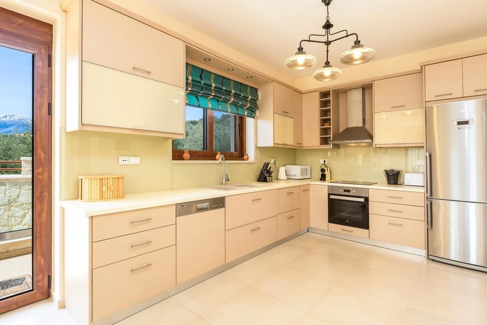 Villa, 4 Bedrooms | Private kitchen | Full-size fridge, oven, stovetop, coffee/tea maker