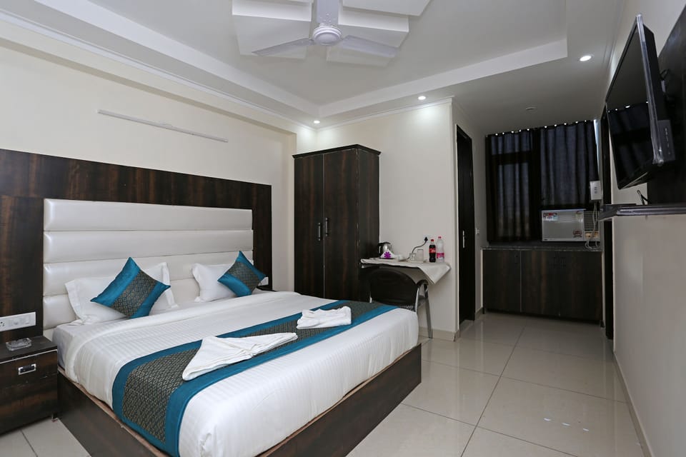 Deluxe Room | In-room safe, soundproofing, iron/ironing board, free WiFi