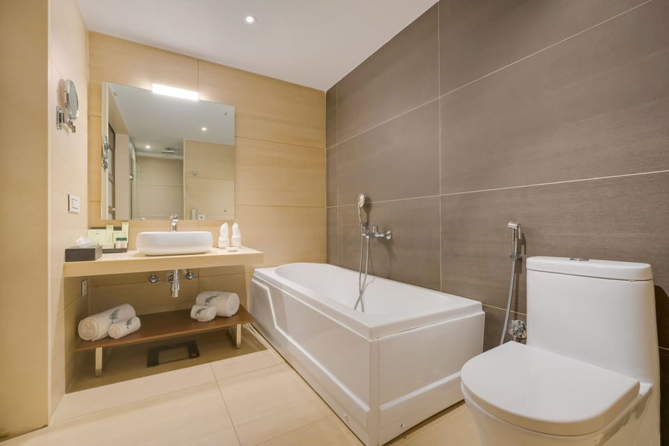 Hazel Suite with Bathtub, Balcony and Mountain View | Bathroom | Shower, free toiletries, hair dryer, slippers