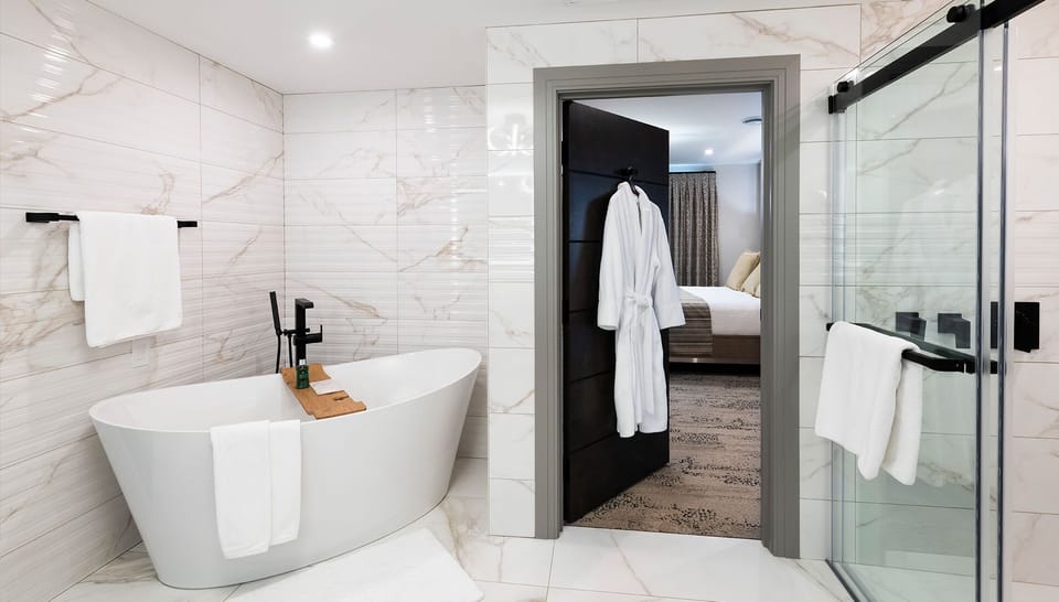 Golf Manor Suite | Bathroom | Separate tub and shower, jetted tub, designer toiletries, hair dryer