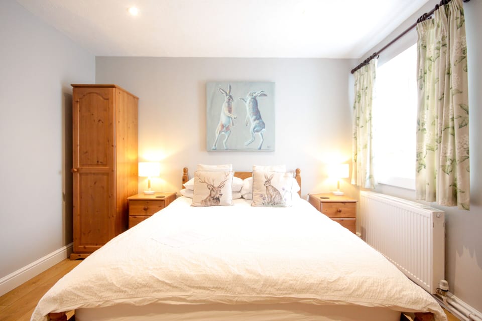 Double Room (Pottery Road) | Hypo-allergenic bedding, iron/ironing board, free WiFi, bed sheets