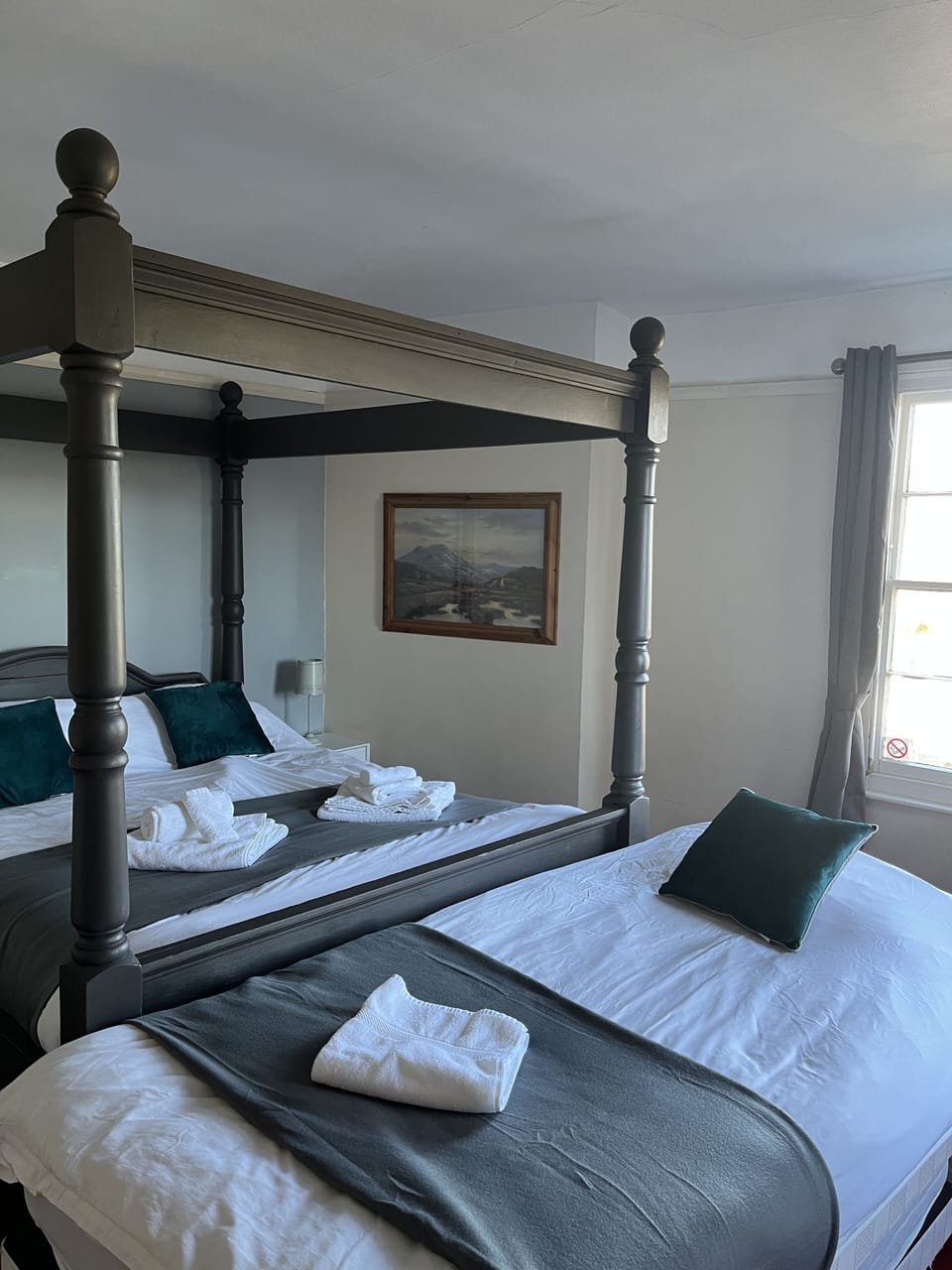 Family Room, Ensuite | Iron/ironing board, bed sheets