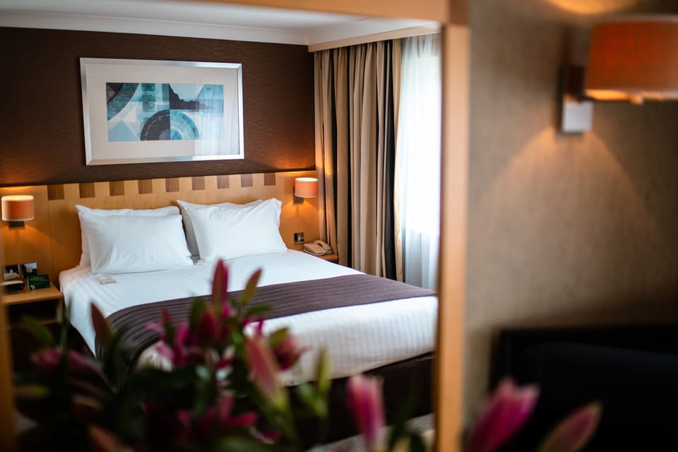 1 bedroom, desk, laptop workspace, blackout drapes