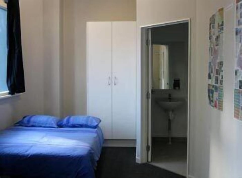 Standard Double Room, Ensuite (No window) | Premium bedding, iron/ironing board, free WiFi, bed sheets