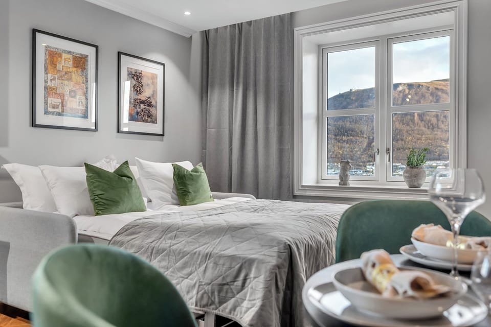 Suite, Sea View | Select Comfort beds, soundproofing, WiFi (free), bed sheets