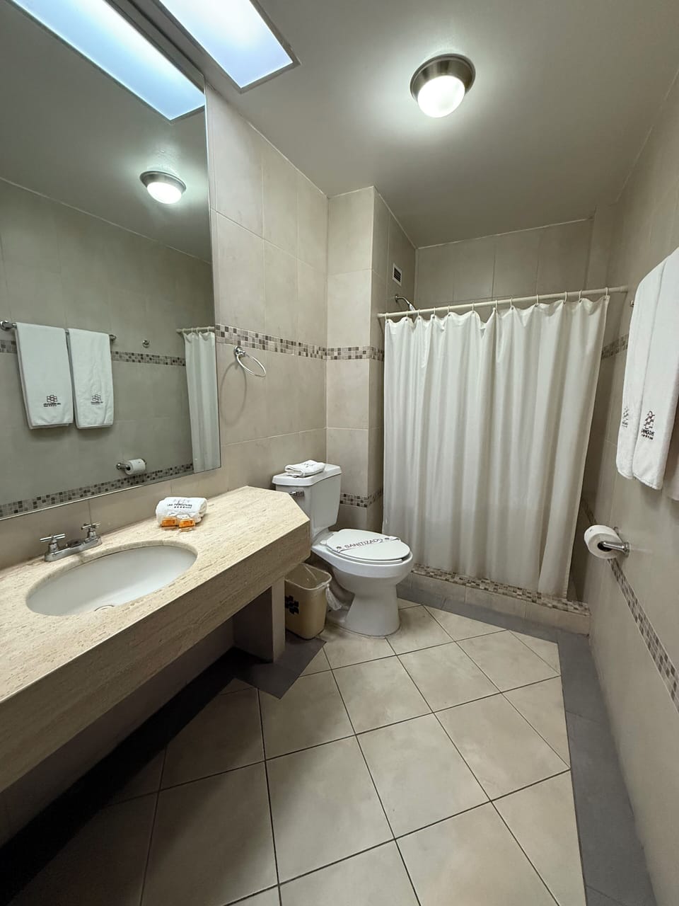 Superior Room | Bathroom | Shower, free toiletries, hair dryer, towels