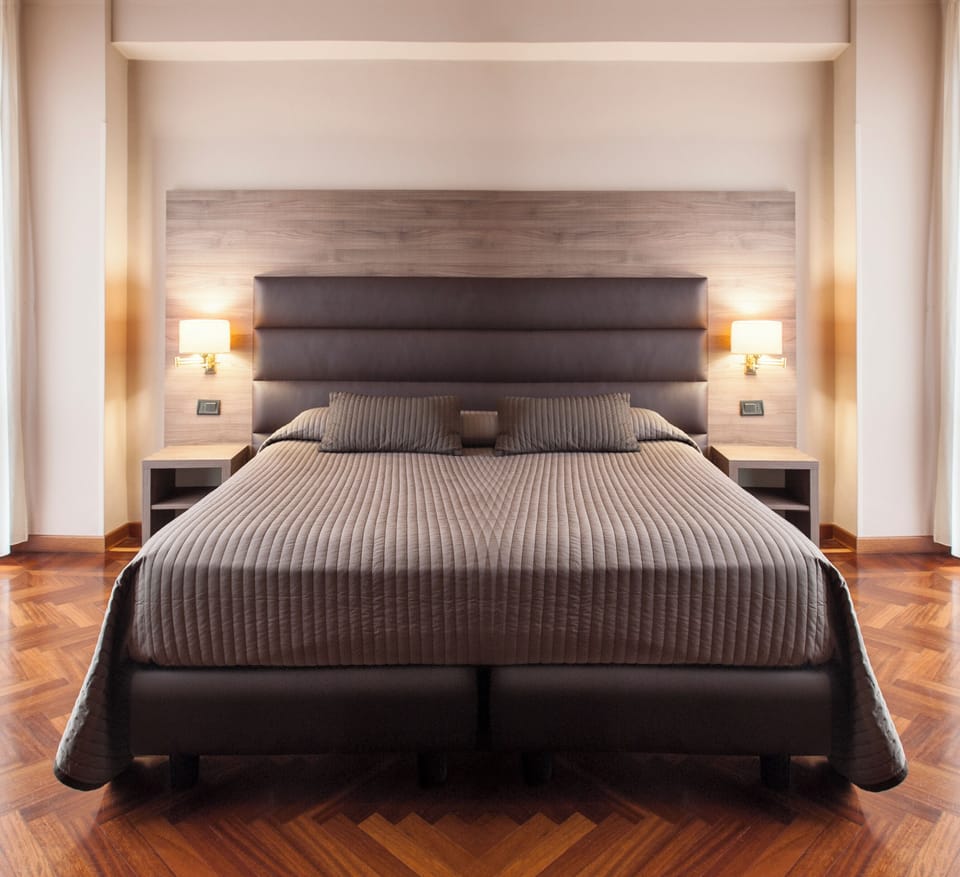 Classic Room, 1 Queen Bed, Garden View (Spa access) | In-room safe, desk, free WiFi, bed sheets