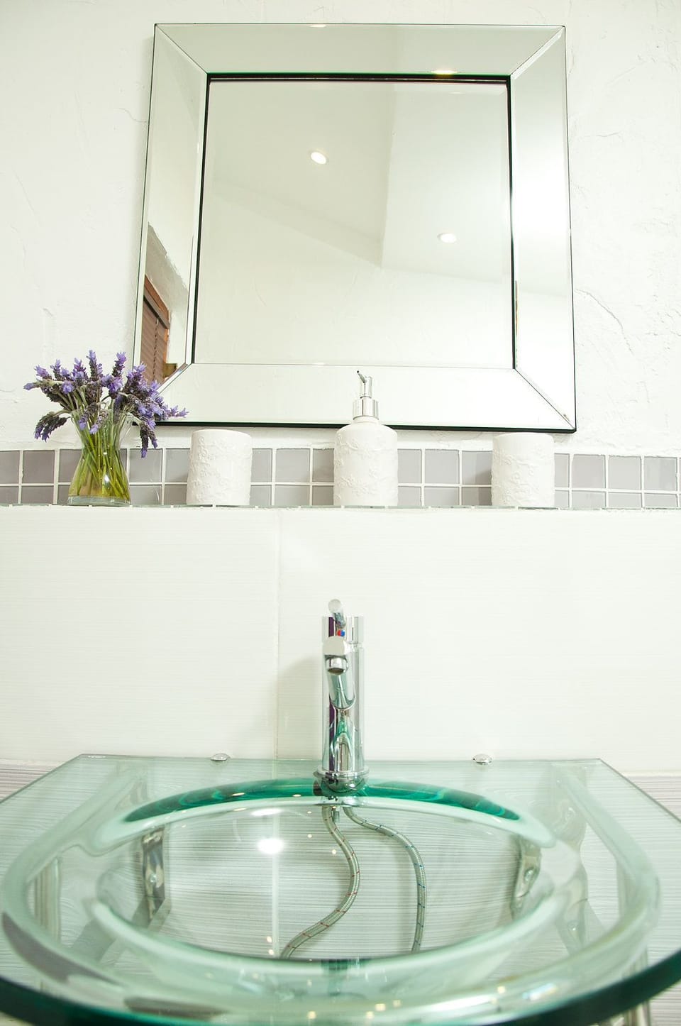 0B | Bathroom | Shower, hair dryer, towels