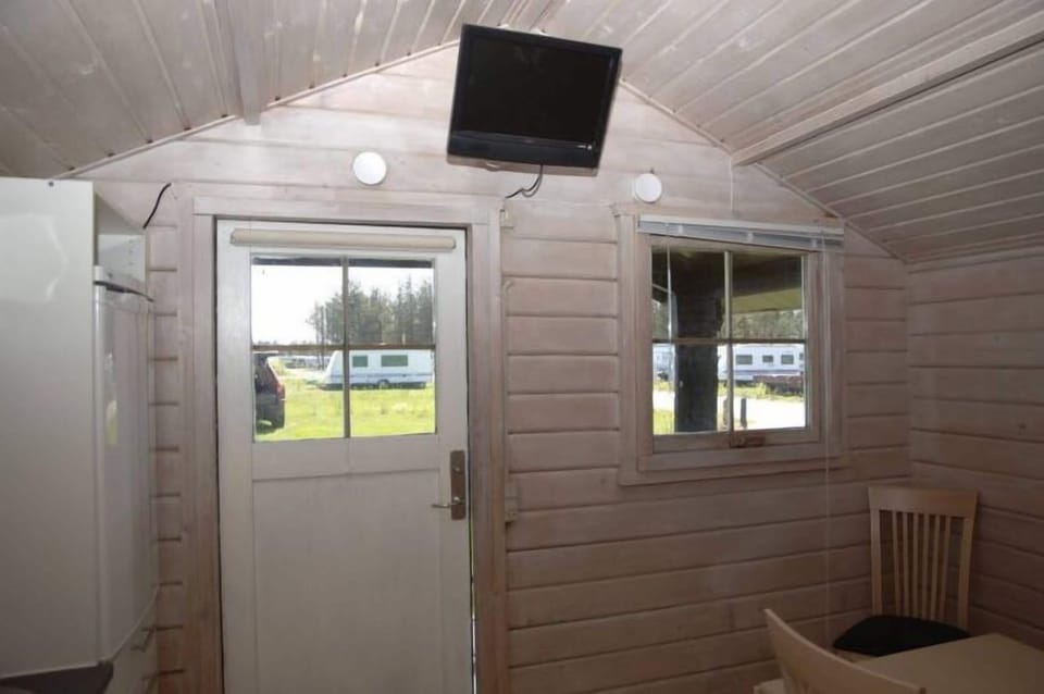 Standard Cottage, 2 Bedrooms, Shared Bathroom | Room amenity