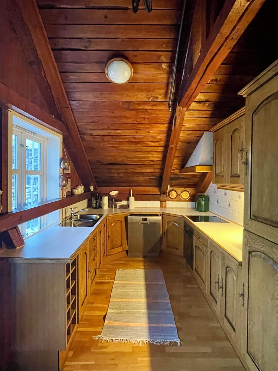 Stor Suite | Private kitchen | Microwave, oven, stovetop, dishwasher