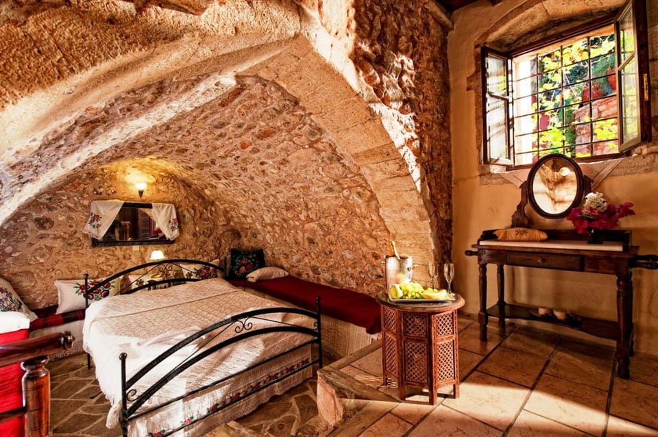 Standard Suite, 1 Double or 2 Twin Beds | Premium bedding, down comforters, Select Comfort beds, minibar