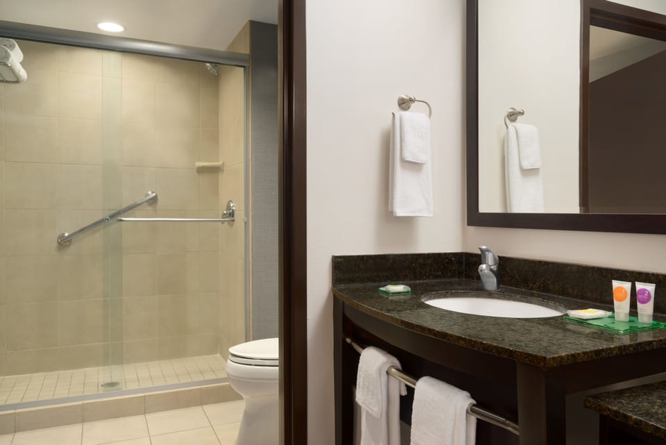 Combined shower/tub, designer toiletries, hair dryer, towels
