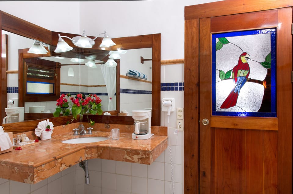 Royal Bungalow, 2 Double Beds | Bathroom sink