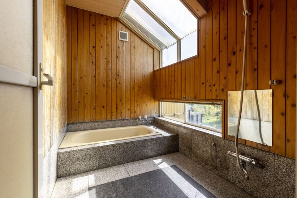 Family Cottage | Bathroom | Free toiletries, hair dryer, slippers, bidet